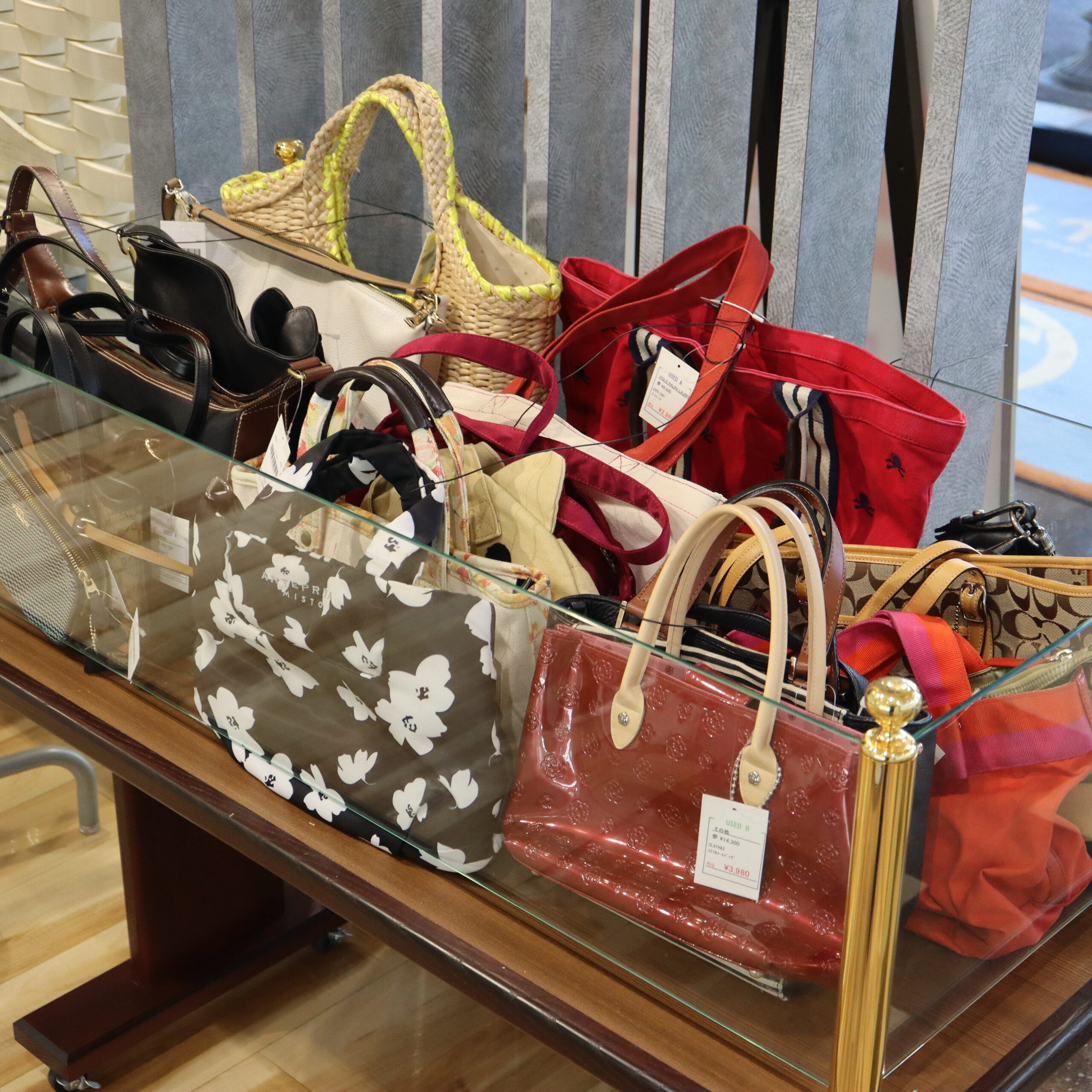 中古が激安】コーチのバッグは恥ずかしい？買うと後悔する