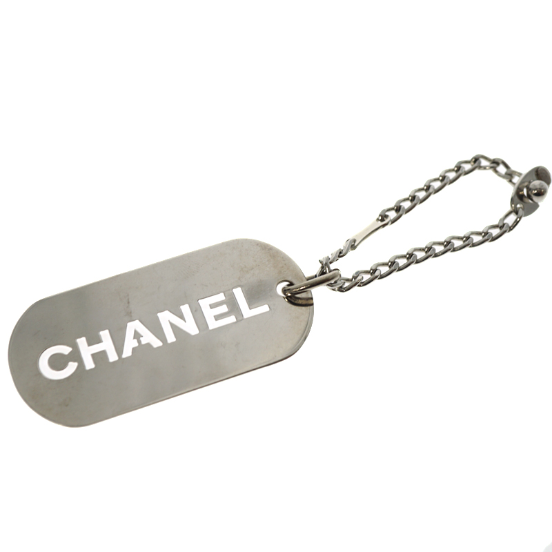 春の新作シューズ満載 CHANEL シャネル メタルプレート バッグチャーム