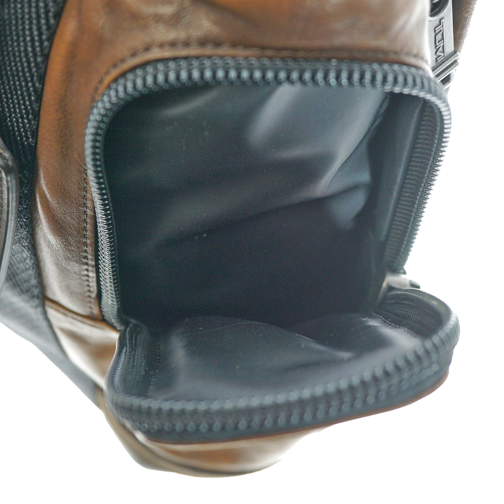 【美品】✨ TUMI ✨ トゥミ ボディバッグ レザー ブラウン92318DB2 美品】✨ TUMI ✨ トゥミ ボディバッグ レザー ブラウン92318DB2