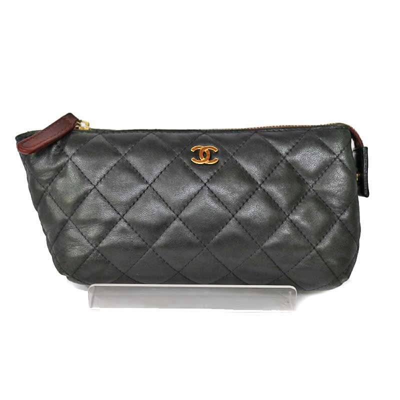 正規品　シャネル　マトラッセ　ダークグレー　レザー　ラムスキン　化粧ポーチ CHANEL - CHANEL シャネル マトラッセ ココマーク 化粧ポーチ