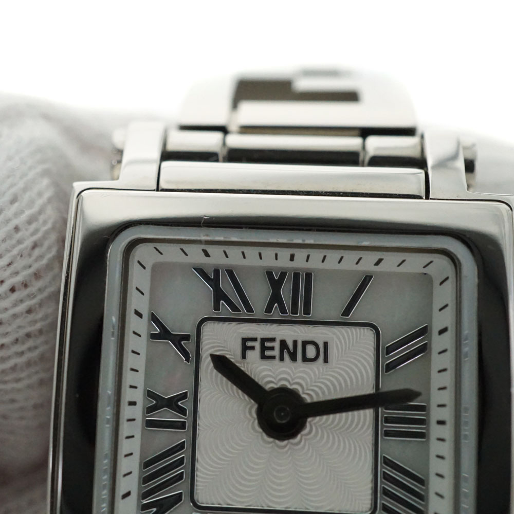 FENDI(フェンディ) 腕時計 - 60500L レディース ホワイトシェル×ベージュ FENDI フェンディ レディース腕時計 クアドロミニ クオーツ シルバー