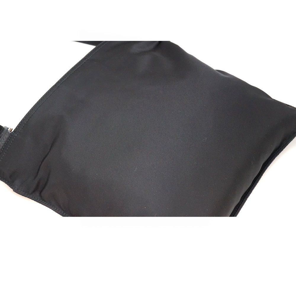 PRADA プラダ ショルダーバッグ ギャランティー付き プラダ ショルダーバッグ ナイロン レザー ギャランティーカード