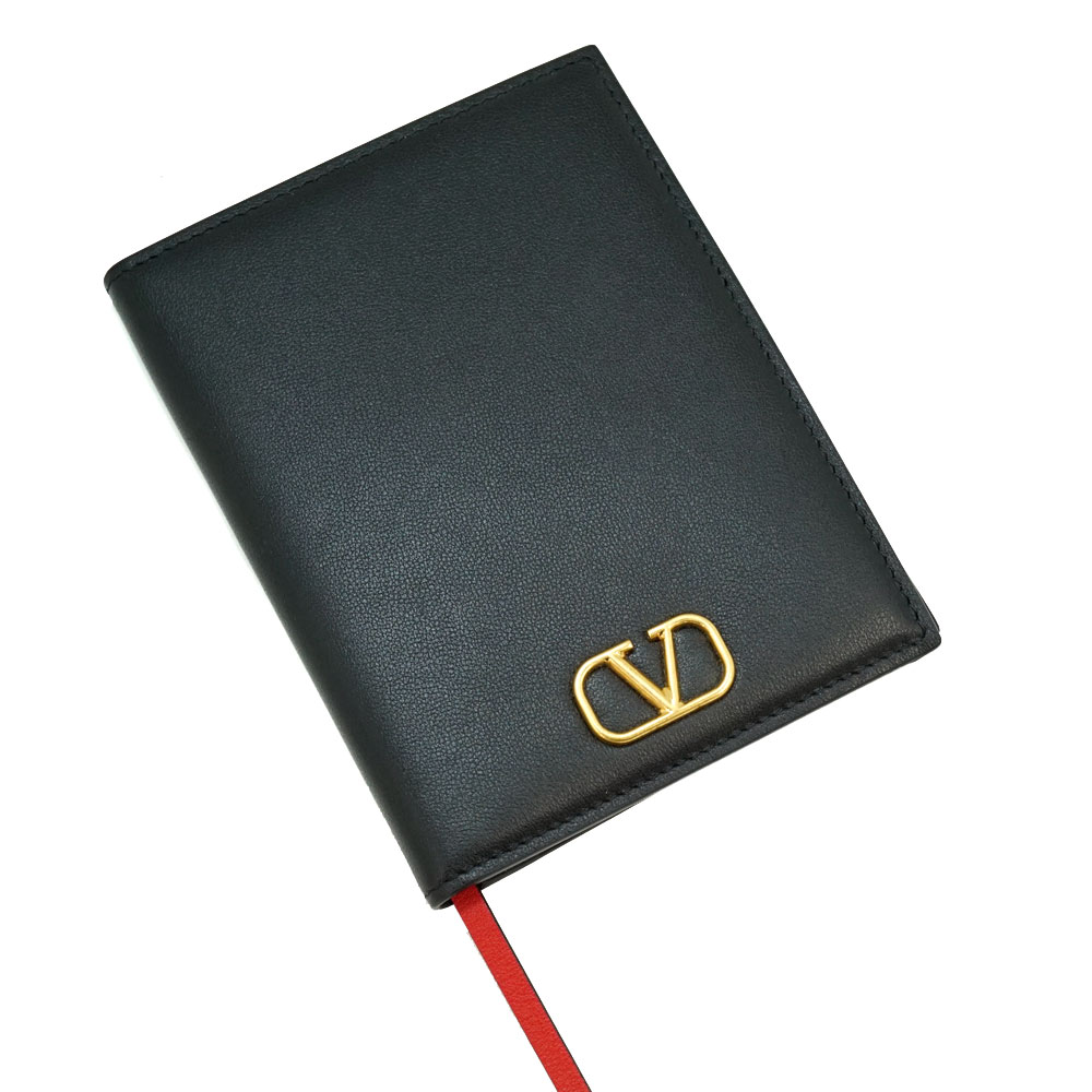 Valentino 黒 レザー パスポートケース Valentino 黒 レザー パスポートケース