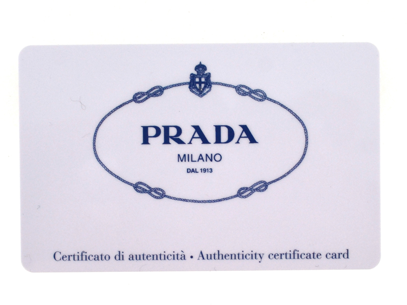 プラダのギャランティーカードについて。正規品と商品保証カードの見方 