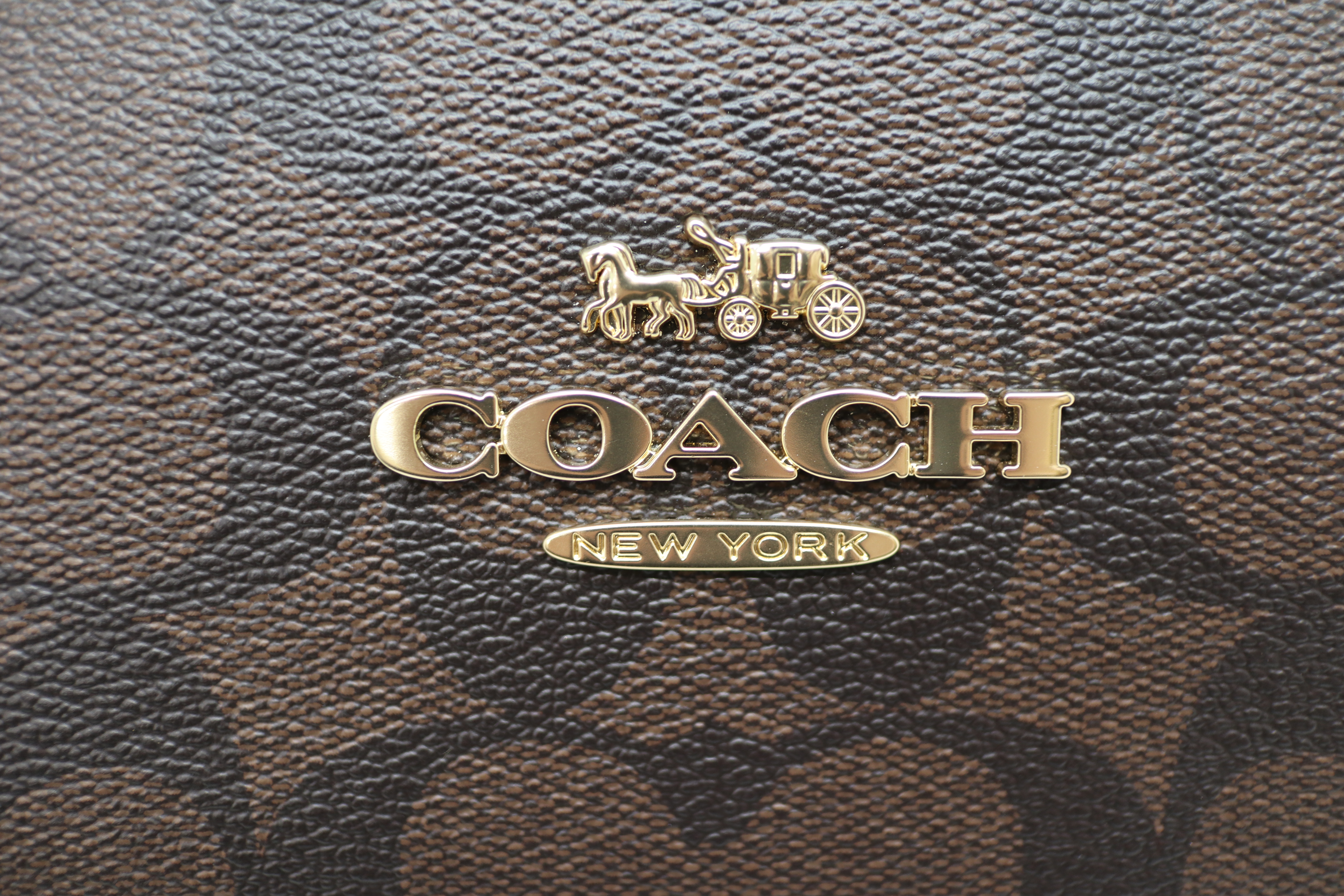 幅広く愛されるCOACH（コーチ）の財布！そのデザインの魅力をご紹介