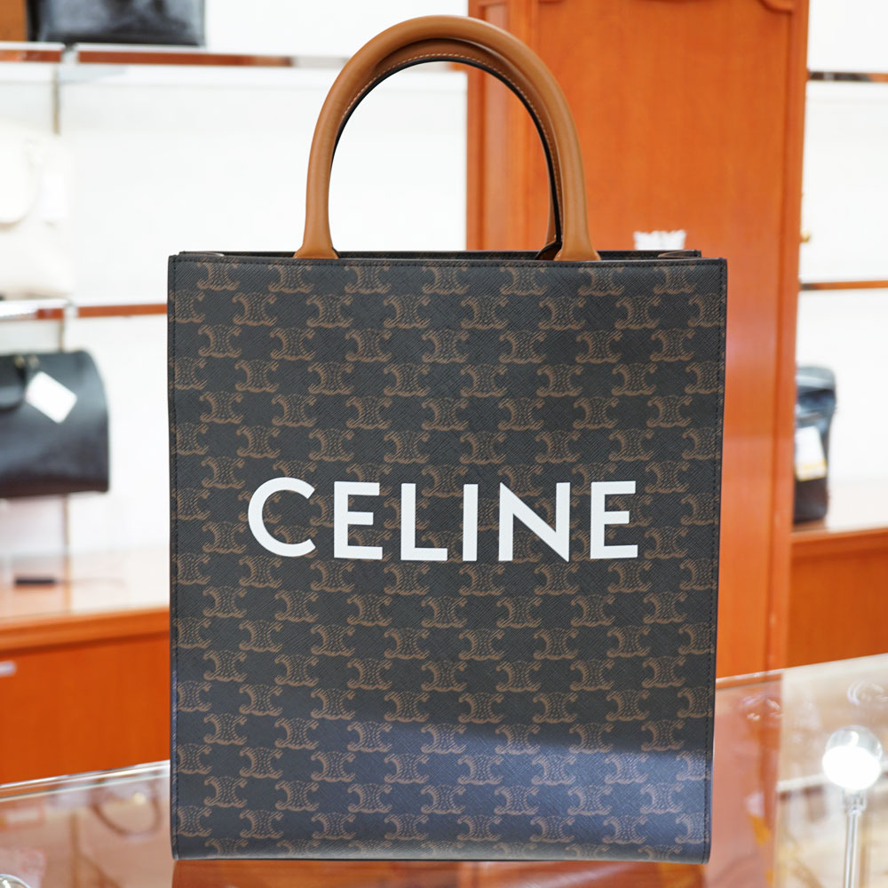 celine バーティカルカバ です-