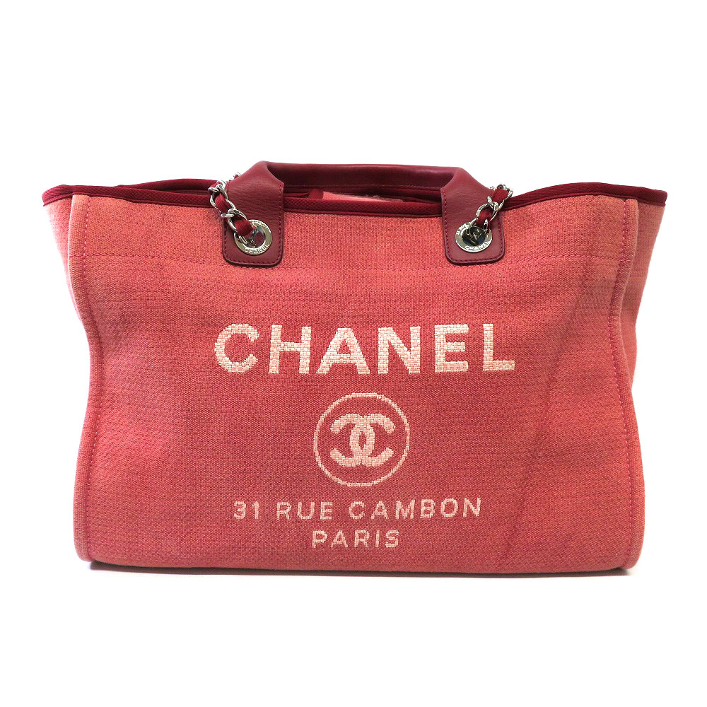 デニムと合わせたいベージュ 大容量で小旅行も CHANELドーヴィル