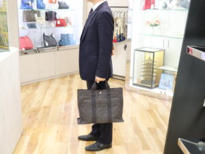 HERMES/エルメス/エールライントートMM/ビジネスバッグ/トートバッグ/キャンバス地/グレー系/メンズ/c25-2416/着用イメージ