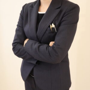 質屋かんてい局小牧店 悩む鑑定士 画像